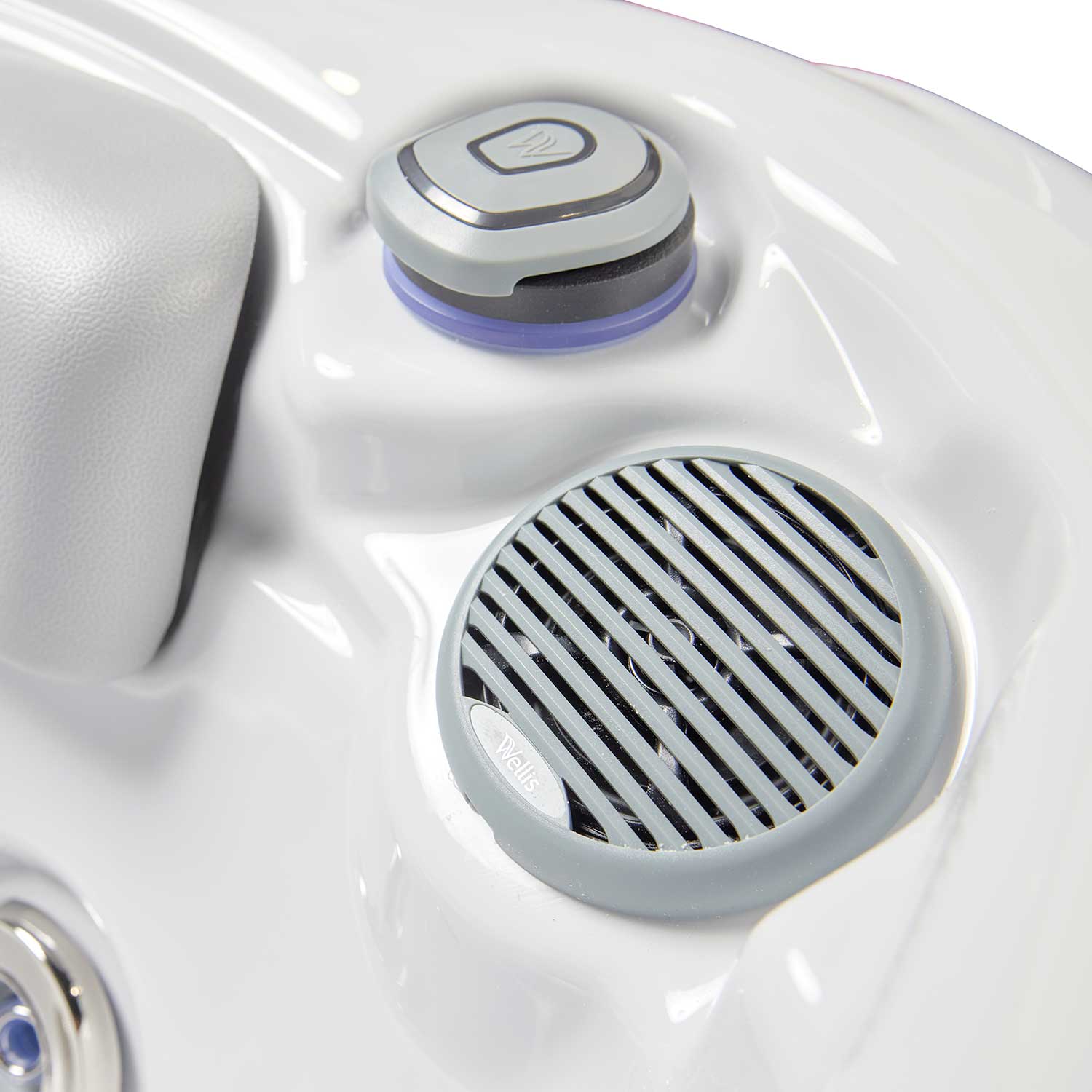 WM00569_pluto_details_01