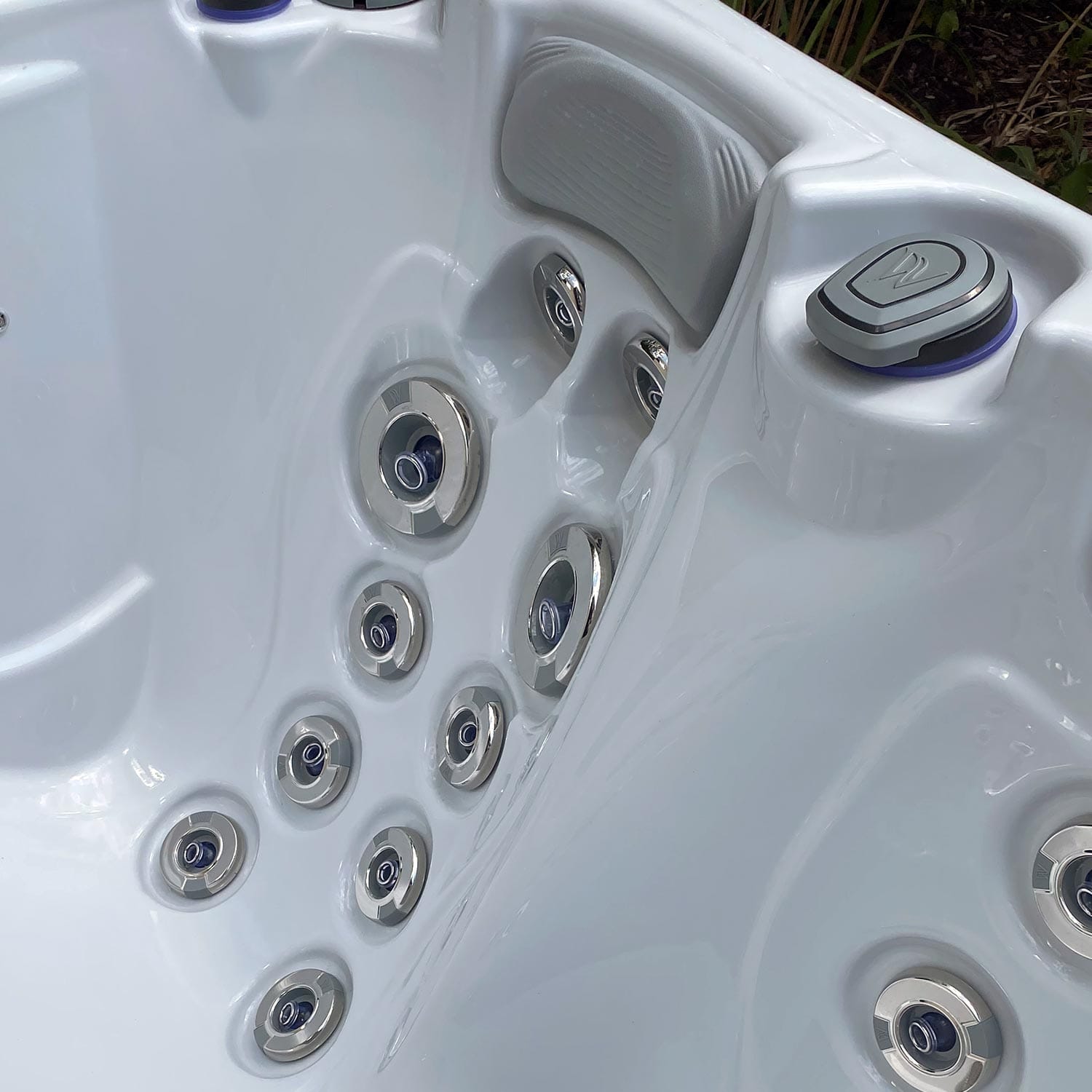 Wellis_Manhattan_hot_tub_detail8