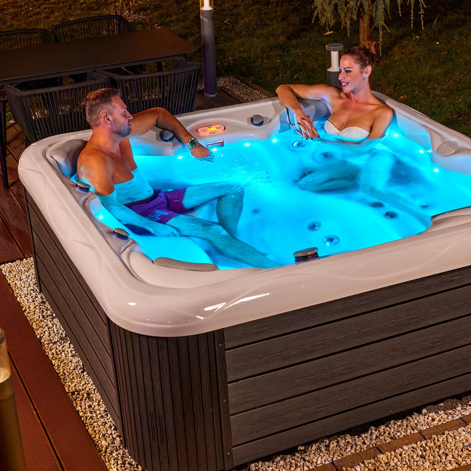 Wellis_Venus_hot_tub_lifestyle_14
