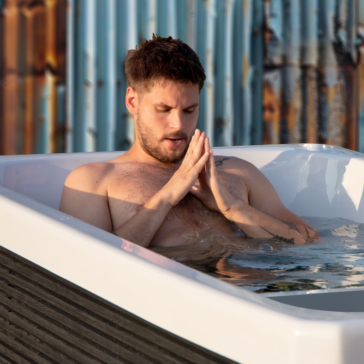 Iceland_cold_plunge-tub_lifestyle15